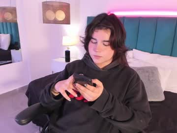 Profile photo of skyadams_ (currently offline)