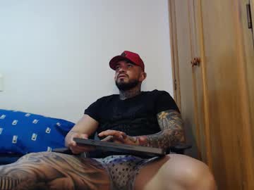 Stefanodangelo01, "first day in the page! body, attitude and good vibes, come and meet me, enjoy the show!! #muscle #handsome #new #latino #fit", webcam photo