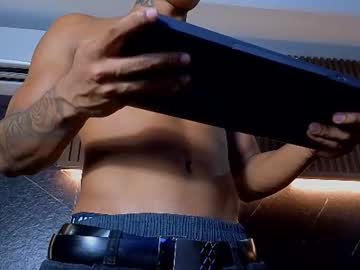 Tayron_king, 24 years old, eggs full of milk help me I'm new 🎯 pants off #bigcock #bigass #new #cum #master, webcam photo