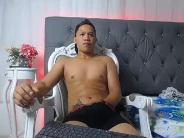Tom_hawk8, 21 years old, GOAL: Big Cum show [700 tokens remaining] Welcome to my room! #ebony #cum #bigcock #bbc #new, webcam photo