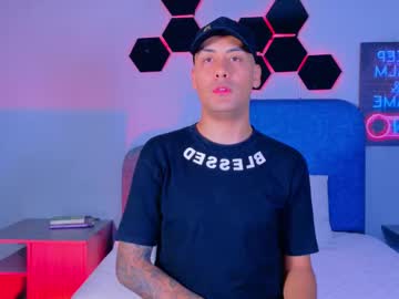 tommy_blue_ - Live Male Cam – Free Gay Cam Show