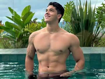 Travis_joplinn, 23 years old, PUBLIC SHOOT CUM ON MY ABS  #cum #bigdick #bigcock #new #muscle, webcam photo