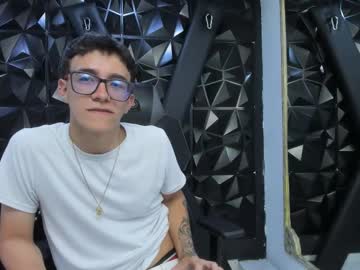 Tylercross_, 18 years old, hard dicck on boxers #bigdick #hugeload #twink #18 #new [110 tokens remaining], webcam photo