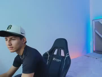 Valentino_rey, 18 years old, remove brasiel+oil on tits [33 tokens left] #bigcock #cum #young #18 #latino, webcam photo