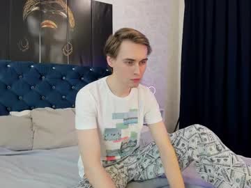 Williamdyson, 18 years old, GOAL: Remove the top [77 tokens remaining] Welcome to my room! #cute #18 #bigcock #new #twink, webcam photo