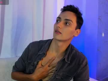 Wolfkyng, 20 years old, GOAL: take off shirt [49 tokens remaining] Welcome to my room! #new #fit #muscle #young #cum, webcam photo