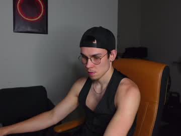 Zack_huddle, 18 years old, First stream - first goal!!! Lets get crazy! #new #young #18 #feet #bulge   [3899 tokens remaining], webcam photo