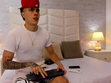 zeta_3 - Live Male Cam – Free Gay Cam Show